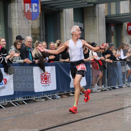 13.09.2026 - 21. swb-Marathon Bremen Strokosch-Dieckow http://msf.ph/oto/10388235 13.09.2026 12:58:10 Ziel 346, 1379, 1472, 1604, 1717, 2049, 5672, 6198, 8311, 8394, 1323, 1604, 1717, 2073, 2099, 9065 meine-sportfotos.de
