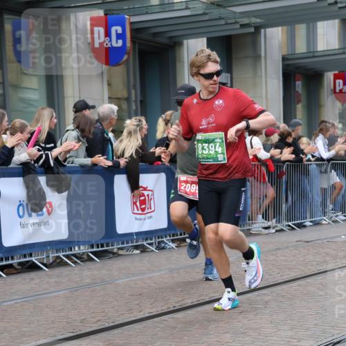 13.09.2026 - 21. swb-Marathon Bremen Strokosch-Dieckow http://msf.ph/oto/10388294 13.09.2026 12:58:15 Ziel 346, 1472, 2049, 5672, 6198, 8311, 8394, 1323, 1379, 1472, 1604, 1717, 2073, 2099, 9065 meine-sportfotos.de