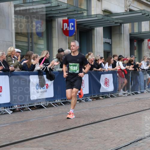 13.09.2026 - 21. swb-Marathon Bremen Strokosch-Dieckow http://msf.ph/oto/10388319 13.09.2026 12:58:17 Ziel 346, 2049, 5672, 6198, 6929, 8311, 8394, 1323, 1379, 1472, 1604, 1717, 2073, 2099, 9065 meine-sportfotos.de