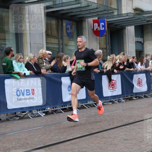 13.09.2026 - 21. swb-Marathon Bremen Strokosch-Dieckow http://msf.ph/oto/10388324 13.09.2026 12:58:17 Ziel 346, 2049, 5672, 6198, 6929, 8311, 8394, 1323, 1379, 1472, 1604, 1717, 2073, 2099, 9065 meine-sportfotos.de