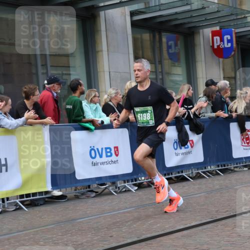 13.09.2026 - 21. swb-Marathon Bremen Strokosch-Dieckow http://msf.ph/oto/10388331 13.09.2026 12:58:17 Ziel 346, 2049, 5672, 6198, 6929, 8311, 8394, 1323, 1379, 1472, 1604, 1717, 2073, 2099, 9065 meine-sportfotos.de