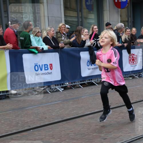13.09.2026 - 21. swb-Marathon Bremen Strokosch-Dieckow http://msf.ph/oto/10388366 13.09.2026 12:58:20 Ziel 346, 1576, 2049, 5672, 6198, 6929, 8311, 8394, 1379, 1472, 1604, 1717, 2073, 2099, 9065 meine-sportfotos.de