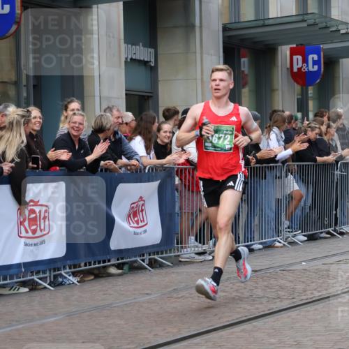 13.09.2026 - 21. swb-Marathon Bremen Strokosch-Dieckow http://msf.ph/oto/10388398 13.09.2026 12:58:22 Ziel 346, 1576, 2049, 5672, 6198, 6929, 8311, 8394, 1379, 1472, 1604, 1717, 2073, 2099, 9065 meine-sportfotos.de
