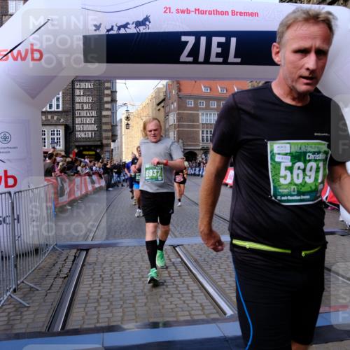 13.09.2026 - 21. swb-Marathon Bremen Tim E. http://msf.ph/oto/10388423 13.09.2026 13:29:16 Ziel 394, 430, 565, 687, 722, 725, 745, 936, 1014, 1274, 1688, 2070, 2223, 2276, 2378, 2851, 3419, 3444, 3665, 3938, 4590, 5225, 5267, 5531, 5691, 5865, 6099, 6817, 6937, 6955, 7134, 8984, 8985, 9562, 13174 meine-sportfotos.de