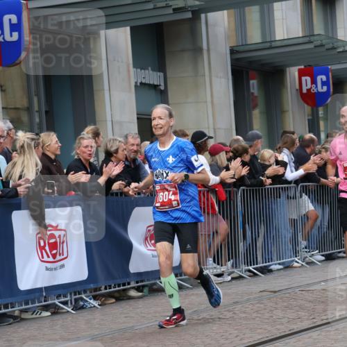 13.09.2026 - 21. swb-Marathon Bremen Strokosch-Dieckow http://msf.ph/oto/10388433 13.09.2026 12:58:26 Ziel 346, 1576, 2049, 3624, 4847, 5672, 6929, 8065, 8311, 1379, 1472, 1604, 1717, 2073, 6198, 8311, 8394 meine-sportfotos.de
