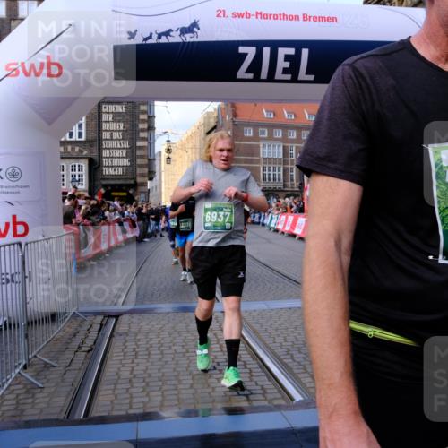 13.09.2026 - 21. swb-Marathon Bremen Tim E. http://msf.ph/oto/10388436 13.09.2026 13:29:17 Ziel 394, 430, 565, 687, 722, 725, 745, 936, 1014, 1274, 1688, 2070, 2223, 2378, 2851, 3419, 3665, 3938, 4590, 5225, 5267, 5531, 5691, 5865, 6099, 6817, 6937, 6955, 7134, 8984, 8985, 9562, 13174 meine-sportfotos.de