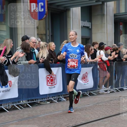13.09.2026 - 21. swb-Marathon Bremen Strokosch-Dieckow http://msf.ph/oto/10388441 13.09.2026 12:58:26 Ziel 346, 1576, 2049, 3624, 4847, 5672, 6929, 8065, 8311, 1379, 1472, 1604, 1717, 2073, 6198, 8311, 8394 meine-sportfotos.de
