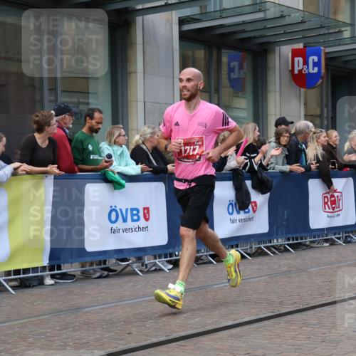 13.09.2026 - 21. swb-Marathon Bremen Strokosch-Dieckow http://msf.ph/oto/10388473 13.09.2026 12:58:28 Ziel 346, 1576, 2049, 3624, 4847, 5672, 6929, 8065, 1379, 1472, 1604, 1717, 2073, 6198, 8311, 8394 meine-sportfotos.de