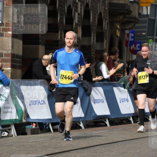 13.09.2026 - 21. swb-Marathon Bremen Strokosch-Dieckow http://msf.ph/oto/10388541 13.09.2026 11:09:53 Ziel 10234, 10386, 10417, 10424, 10556, 10696, 10712, 10769, 10785, 10823, 10981, 10990, 10991, 11192, 11225, 11883, 11914, 11937, 11995, 12322, 12409, 12474, 12532, 10299, 10435, 10751, 11119, 11441, 12207 meine-sportfotos.de