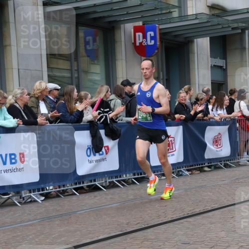 13.09.2026 - 21. swb-Marathon Bremen Strokosch-Dieckow http://msf.ph/oto/10388557 13.09.2026 12:58:37 Ziel 1118, 1576, 3624, 3688, 4399, 4847, 6929, 8065, 8994, 9120, 9329, 346, 1379, 1472, 2049, 5672, 6198, 8311, 8394 meine-sportfotos.de