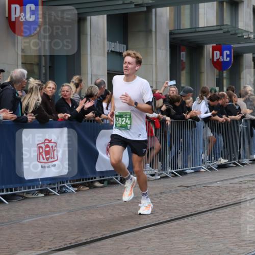 13.09.2026 - 21. swb-Marathon Bremen Strokosch-Dieckow http://msf.ph/oto/10388576 13.09.2026 12:58:38 Ziel 1118, 1576, 3624, 3688, 4399, 4847, 6929, 8065, 8994, 9120, 9329, 346, 1472, 2049, 5672, 6198, 8311, 8394 meine-sportfotos.de