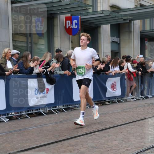 13.09.2026 - 21. swb-Marathon Bremen Strokosch-Dieckow http://msf.ph/oto/10388592 13.09.2026 12:58:39 Ziel 1118, 1576, 3624, 3688, 4399, 4847, 6929, 8065, 8994, 9120, 9329, 346, 1472, 2049, 5672, 6198, 8311, 8394 meine-sportfotos.de