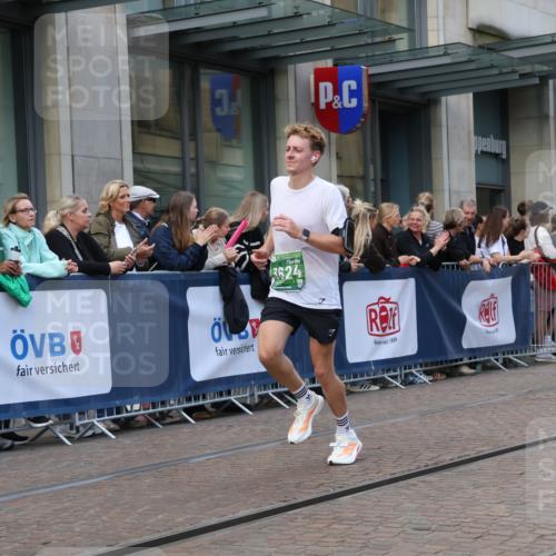 13.09.2026 - 21. swb-Marathon Bremen Strokosch-Dieckow http://msf.ph/oto/10388598 13.09.2026 12:58:39 Ziel 1118, 1576, 3624, 3688, 4399, 4847, 6929, 8065, 8994, 9120, 9329, 346, 1472, 2049, 5672, 6198, 8311, 8394 meine-sportfotos.de