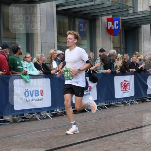 13.09.2026 - 21. swb-Marathon Bremen Strokosch-Dieckow http://msf.ph/oto/10388605 13.09.2026 12:58:39 Ziel 1118, 1576, 3624, 3688, 4399, 4847, 6929, 8065, 8994, 9120, 9329, 346, 1472, 2049, 5672, 6198, 8311, 8394 meine-sportfotos.de