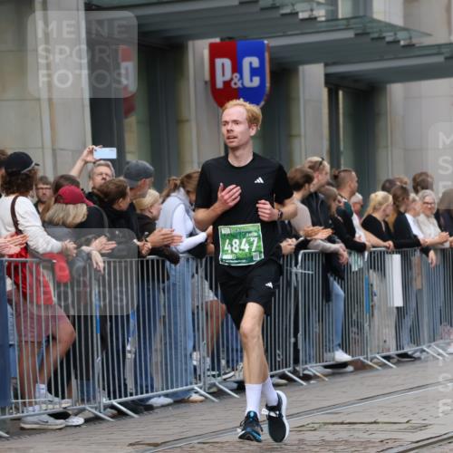 13.09.2026 - 21. swb-Marathon Bremen Strokosch-Dieckow http://msf.ph/oto/10388618 13.09.2026 12:58:41 Ziel 1118, 1576, 3584, 3624, 3688, 4399, 4847, 6929, 6991, 8065, 8994, 9120, 9329, 346, 2049, 5672, 6198, 8311, 8394 meine-sportfotos.de