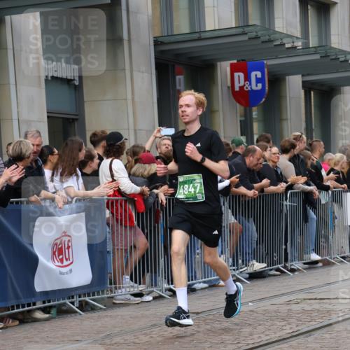 13.09.2026 - 21. swb-Marathon Bremen Strokosch-Dieckow http://msf.ph/oto/10388626 13.09.2026 12:58:41 Ziel 1118, 1576, 3584, 3624, 3688, 4399, 4847, 6929, 6991, 8065, 8994, 9120, 9329, 346, 2049, 5672, 6198, 8311, 8394 meine-sportfotos.de