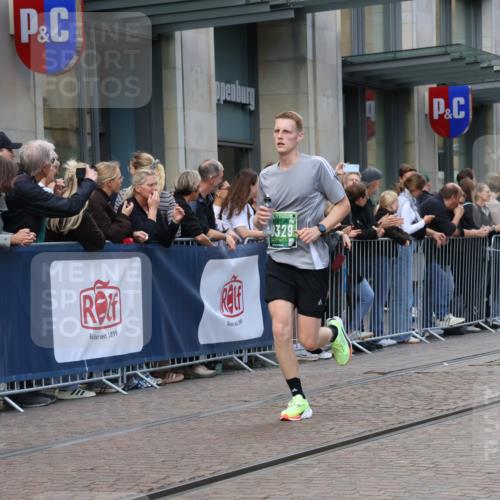 13.09.2026 - 21. swb-Marathon Bremen Strokosch-Dieckow http://msf.ph/oto/10388659 13.09.2026 12:58:44 Ziel 1118, 1508, 1576, 1751, 3584, 3624, 3688, 4399, 4847, 6991, 8065, 8994, 9120, 9329, 346, 1576, 2049, 5672, 6198, 6929, 8311, 8394 meine-sportfotos.de
