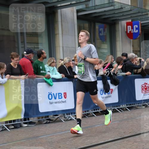 13.09.2026 - 21. swb-Marathon Bremen Strokosch-Dieckow http://msf.ph/oto/10388684 13.09.2026 12:58:45 Ziel 1118, 1508, 1751, 1993, 3584, 3624, 3688, 4399, 4847, 6991, 8065, 8383, 8994, 9120, 9329, 346, 1576, 2049, 5672, 6198, 6929, 8311, 8394 meine-sportfotos.de