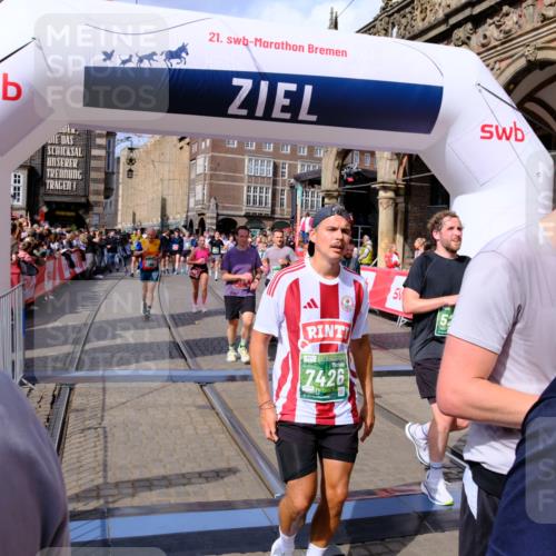 13.09.2026 - 21. swb-Marathon Bremen Tim E. http://msf.ph/oto/10388704 13.09.2026 13:29:54 Ziel 124, 1073, 1083, 1243, 1581, 2076, 2289, 2301, 2742, 2957, 3030, 3721, 4576, 5244, 5599, 6006, 6384, 6499, 6690, 6725, 6930, 7013, 7079, 7384, 7426, 7649, 7884, 8009, 8481, 8594, 8831, 9534, 9747, 9770, 10013, 13031 meine-sportfotos.de