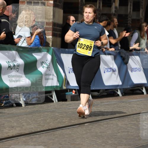 13.09.2026 - 21. swb-Marathon Bremen Strokosch-Dieckow http://msf.ph/oto/10388705 13.09.2026 11:10:06 Ziel 10234, 10386, 10417, 10435, 10645, 10696, 10712, 10737, 10785, 10990, 10991, 11383, 11437, 11441, 11937, 12409, 12449, 10361, 10362, 10963, 11080, 11382, 11725, 11732, 11933, 12117, 12293 meine-sportfotos.de