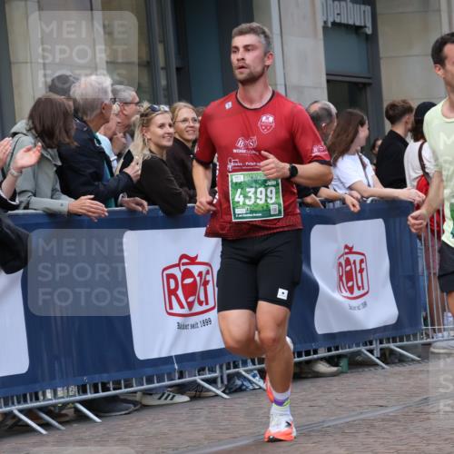 13.09.2026 - 21. swb-Marathon Bremen Strokosch-Dieckow http://msf.ph/oto/10388715 13.09.2026 12:58:48 Ziel 658, 1118, 1508, 1751, 1993, 3584, 3624, 3688, 4399, 4847, 6991, 8065, 8383, 8994, 9120, 9329, 346, 1576, 2049, 3624, 5672, 6198, 6929, 8065, 8311, 8394 meine-sportfotos.de