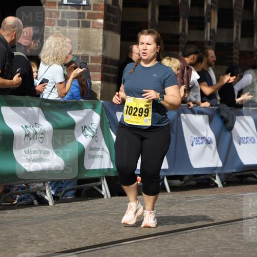 13.09.2026 - 21. swb-Marathon Bremen Strokosch-Dieckow http://msf.ph/oto/10388720 13.09.2026 11:10:06 Ziel 10234, 10386, 10417, 10435, 10645, 10696, 10712, 10737, 10785, 10990, 10991, 11383, 11437, 11441, 11937, 12409, 12449, 10361, 10362, 10963, 11080, 11382, 11725, 11732, 11933, 12117, 12293 meine-sportfotos.de