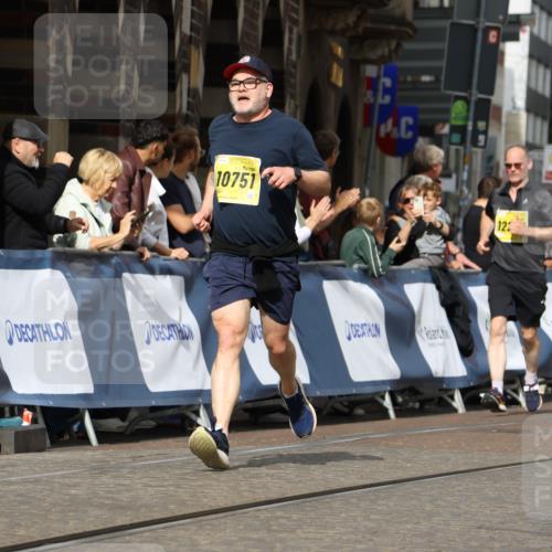 13.09.2026 - 21. swb-Marathon Bremen Strokosch-Dieckow http://msf.ph/oto/10388732 13.09.2026 11:10:09 Ziel 10234, 10417, 10435, 10645, 10696, 10737, 10785, 10990, 10991, 11119, 11383, 11437, 11441, 12449, 10169, 10361, 10362, 10706, 10890, 10963, 11080, 11382, 11725, 11732, 11933, 11957, 12117, 12293, 12550 meine-sportfotos.de