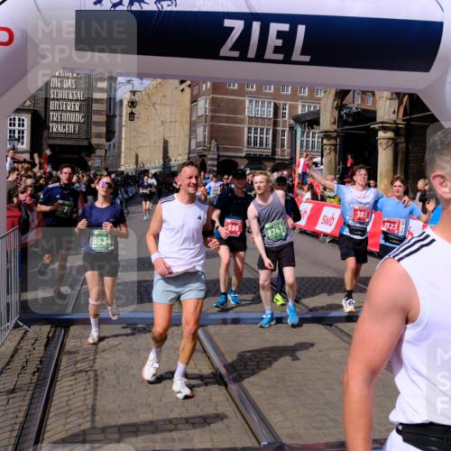 13.09.2026 - 21. swb-Marathon Bremen Tim E. http://msf.ph/oto/10388747 13.09.2026 13:30:05 Ziel 109, 124, 454, 716, 1073, 1173, 1581, 1759, 1861, 2289, 3320, 3618, 3667, 3908, 4115, 4524, 4575, 4576, 6006, 6127, 6725, 7079, 7093, 7384, 7884, 8267, 8481, 8594, 8612, 8771, 8899, 9049, 9534, 9747, 9770, 10013, 13031 meine-sportfotos.de