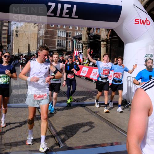 13.09.2026 - 21. swb-Marathon Bremen Tim E. http://msf.ph/oto/10388765 13.09.2026 13:30:06 Ziel 109, 124, 454, 716, 1073, 1173, 1205, 1581, 1759, 1848, 1861, 2289, 3320, 3618, 3667, 3908, 4115, 4524, 4575, 4576, 6006, 6127, 6725, 7079, 7093, 7384, 7884, 8267, 8481, 8594, 8612, 8771, 8899, 9049, 9534, 9747, 9770, 10013, 13031 meine-sportfotos.de