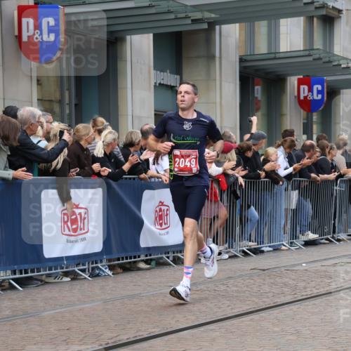 13.09.2026 - 21. swb-Marathon Bremen Strokosch-Dieckow http://msf.ph/oto/10388768 13.09.2026 12:58:52 Ziel 658, 1118, 1248, 1508, 1751, 1800, 1993, 2651, 3584, 3688, 4096, 4399, 6991, 8383, 8994, 9120, 9329, 9533, 346, 1576, 2049, 3624, 4847, 5672, 6929, 8065 meine-sportfotos.de