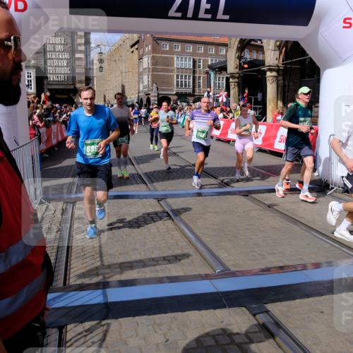 13.09.2026 - 21. swb-Marathon Bremen Tim E. http://msf.ph/oto/10388784 13.09.2026 13:30:28 Ziel 881, 1308, 1611, 1653, 1780, 1909, 1938, 2126, 2364, 3190, 4763, 5039, 5198, 5348, 5615, 6225, 6720, 6942, 6992, 6994, 7184, 7609, 7932, 7966, 8110, 8115, 8441, 8470, 9015, 9104, 9125, 9529 meine-sportfotos.de