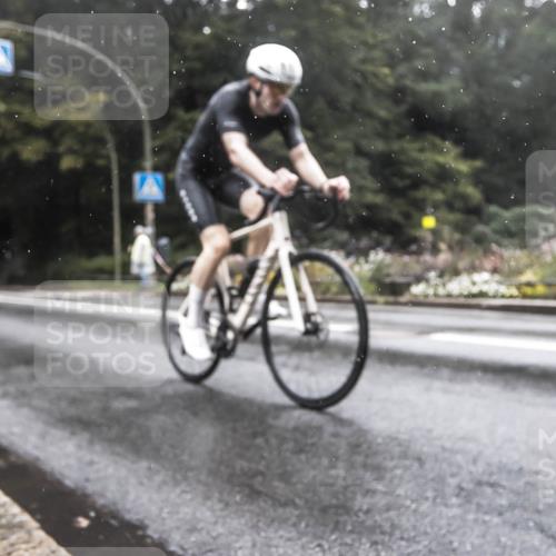 13.09.2026 - Stadtparktriathlon H.Heesch http://msf.ph/oto/10388792 13.09.2026 12:37:41 Radfahren 956, 1278 meine-sportfotos.de