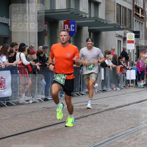 13.09.2026 - 21. swb-Marathon Bremen Strokosch-Dieckow http://msf.ph/oto/10388794 13.09.2026 12:58:54 Ziel 658, 1118, 1248, 1508, 1751, 1800, 1993, 2651, 3584, 3688, 4096, 4399, 6991, 8383, 8994, 9120, 9329, 9533, 346, 1576, 2049, 3624, 4847, 5672, 6929, 8065 meine-sportfotos.de