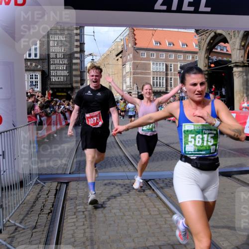 13.09.2026 - 21. swb-Marathon Bremen Tim E. http://msf.ph/oto/10388807 13.09.2026 13:30:34 Ziel 881, 1909, 1938, 2265, 2364, 2900, 4763, 5615, 6225, 6942, 6992, 6994, 7184, 7609, 7821, 7932, 7966, 8090, 8105, 8115, 8169, 8314, 8441, 8494, 9015, 9412, 9529 meine-sportfotos.de