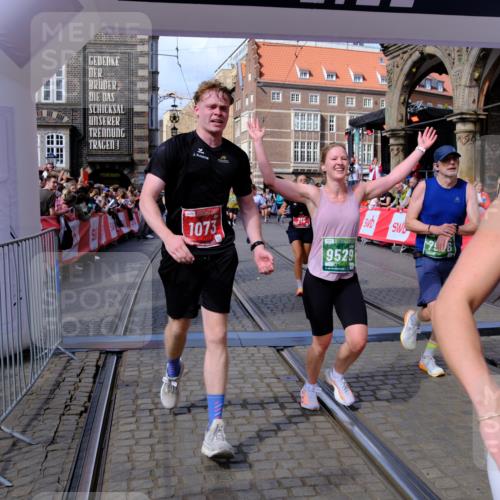 13.09.2026 - 21. swb-Marathon Bremen Tim E. http://msf.ph/oto/10388821 13.09.2026 13:30:34 Ziel 881, 1909, 1938, 2265, 2364, 2900, 4763, 5615, 6225, 6942, 6992, 6994, 7184, 7609, 7821, 7932, 7966, 8090, 8105, 8115, 8169, 8314, 8441, 8494, 9015, 9412, 9529 meine-sportfotos.de