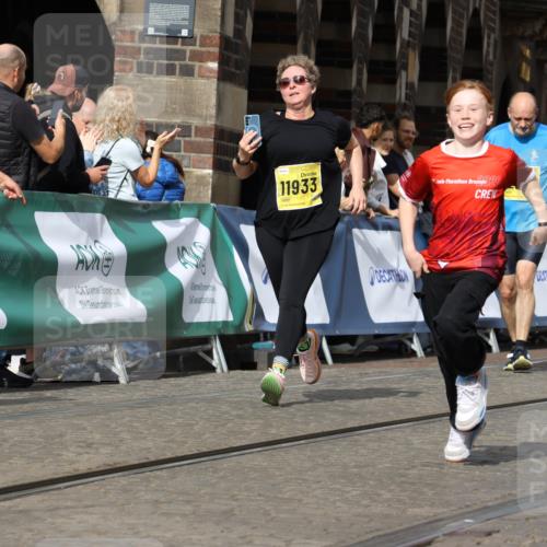 13.09.2026 - 21. swb-Marathon Bremen Strokosch-Dieckow http://msf.ph/oto/10388824 13.09.2026 11:10:18 Ziel 10299, 10435, 10645, 10737, 10751, 11119, 11383, 11437, 11441, 12207, 12449, 10002, 10169, 10247, 10361, 10362, 10422, 10706, 10719, 10768, 10791, 10890, 11080, 11300, 11382, 11957, 11982, 12227, 12454, 12550 meine-sportfotos.de