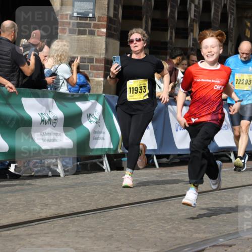 13.09.2026 - 21. swb-Marathon Bremen Strokosch-Dieckow http://msf.ph/oto/10388832 13.09.2026 11:10:18 Ziel 10299, 10435, 10645, 10737, 10751, 11119, 11383, 11437, 11441, 12207, 12449, 10002, 10169, 10247, 10361, 10362, 10422, 10706, 10719, 10768, 10791, 10890, 11080, 11300, 11382, 11957, 11982, 12227, 12454, 12550 meine-sportfotos.de