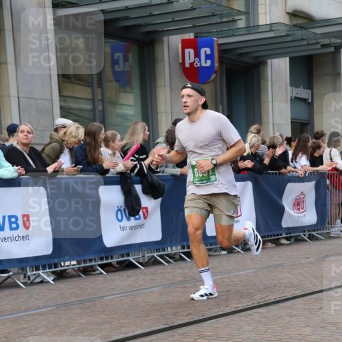 13.09.2026 - 21. swb-Marathon Bremen Strokosch-Dieckow http://msf.ph/oto/10388833 13.09.2026 12:58:56 Ziel 658, 1118, 1248, 1508, 1751, 1800, 1993, 2651, 3584, 3688, 4096, 4399, 6991, 8383, 8994, 9120, 9533, 1118, 1576, 2049, 3624, 4847, 5672, 6929, 8065, 8994, 9329 meine-sportfotos.de