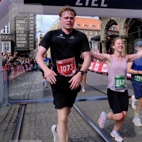 13.09.2026 - 21. swb-Marathon Bremen Tim E. http://msf.ph/oto/10388836 13.09.2026 13:30:35 Ziel 881, 1909, 1938, 2265, 2364, 2900, 4763, 5615, 6225, 6942, 6992, 6994, 7184, 7609, 7821, 7932, 7966, 8090, 8105, 8115, 8169, 8314, 8441, 8494, 9015, 9412, 9529 meine-sportfotos.de