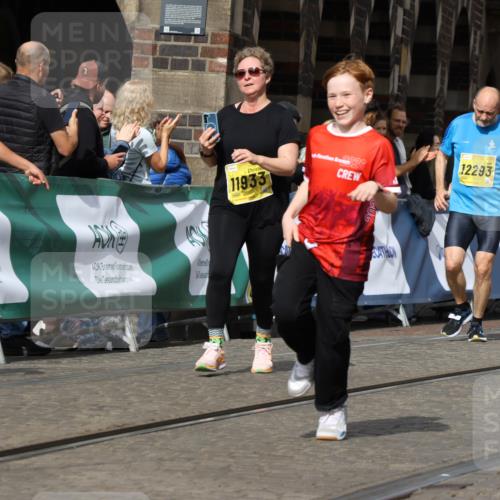 13.09.2026 - 21. swb-Marathon Bremen Strokosch-Dieckow http://msf.ph/oto/10388855 13.09.2026 11:10:18 Ziel 10299, 10435, 10645, 10737, 10751, 11119, 11383, 11437, 11441, 12207, 12449, 10002, 10169, 10247, 10361, 10362, 10422, 10706, 10719, 10768, 10791, 10890, 11080, 11300, 11382, 11957, 11982, 12227, 12454, 12550 meine-sportfotos.de