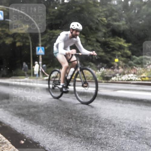 13.09.2026 - Stadtparktriathlon H.Heesch http://msf.ph/oto/10388863 13.09.2026 12:38:48 Radfahren 996, 1091, 1202, 1299 meine-sportfotos.de