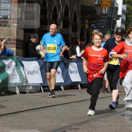 13.09.2026 - 21. swb-Marathon Bremen Strokosch-Dieckow http://msf.ph/oto/10388886 13.09.2026 11:10:19 Ziel 10299, 10435, 10645, 10737, 10751, 11119, 11383, 11437, 11441, 12207, 10002, 10169, 10247, 10361, 10422, 10706, 10719, 10768, 10791, 10890, 11080, 11283, 11298, 11300, 11957, 11982, 12183, 12227, 12454, 12550 meine-sportfotos.de