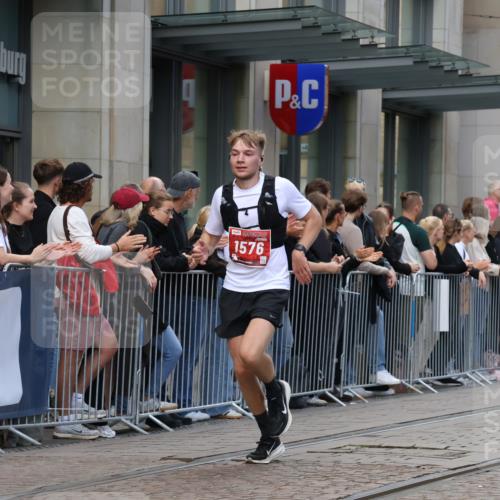 13.09.2026 - 21. swb-Marathon Bremen Strokosch-Dieckow http://msf.ph/oto/10388894 13.09.2026 12:59:01 Ziel 658, 1248, 1508, 1751, 1800, 1993, 2651, 3251, 3584, 3688, 4096, 6991, 8383, 9533, 1118, 1576, 3624, 3688, 4399, 4847, 6929, 8065, 8994, 9120, 9329 meine-sportfotos.de