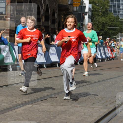 13.09.2026 - 21. swb-Marathon Bremen Strokosch-Dieckow http://msf.ph/oto/10388903 13.09.2026 11:10:20 Ziel 10299, 10435, 10645, 10751, 11119, 11383, 11437, 11441, 12207, 10002, 10169, 10247, 10422, 10706, 10719, 10768, 10791, 10890, 11080, 11283, 11298, 11300, 11957, 11982, 12183, 12227, 12454, 12550 meine-sportfotos.de