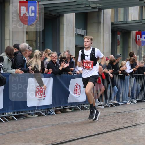 13.09.2026 - 21. swb-Marathon Bremen Strokosch-Dieckow http://msf.ph/oto/10388914 13.09.2026 12:59:02 Ziel 658, 1248, 1508, 1751, 1800, 1993, 2651, 3251, 3584, 4096, 6991, 8383, 9533, 1118, 1576, 3624, 3688, 4399, 4847, 6929, 8065, 8994, 9120, 9329 meine-sportfotos.de
