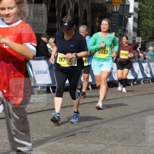 13.09.2026 - 21. swb-Marathon Bremen Strokosch-Dieckow http://msf.ph/oto/10388933 13.09.2026 11:10:21 Ziel 10299, 10435, 10751, 11119, 11383, 11437, 11441, 11933, 12117, 12207, 10002, 10169, 10247, 10422, 10706, 10719, 10768, 10791, 10890, 11283, 11298, 11300, 11957, 11982, 12183, 12227, 12454, 12550 meine-sportfotos.de
