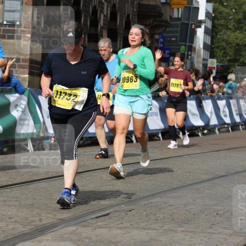 13.09.2026 - 21. swb-Marathon Bremen Strokosch-Dieckow http://msf.ph/oto/10388964 13.09.2026 11:10:21 Ziel 10299, 10435, 10751, 11119, 11383, 11437, 11441, 11933, 12117, 12207, 10002, 10169, 10247, 10422, 10706, 10719, 10768, 10791, 10890, 11283, 11298, 11300, 11957, 11982, 12183, 12227, 12454, 12550 meine-sportfotos.de