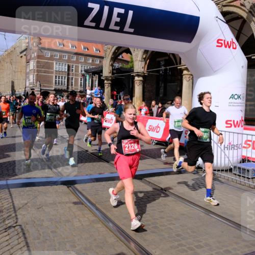 13.09.2026 - 21. swb-Marathon Bremen Tim E. http://msf.ph/oto/10388972 13.09.2026 13:30:51 Ziel 625, 800, 834, 1067, 1926, 2369, 2452, 2723, 3163, 3164, 3425, 4058, 4206, 4332, 4342, 4415, 4425, 4748, 4757, 5506, 5551, 6134, 6343, 6347, 6523, 6988, 7253, 7567, 7645, 7821, 8090, 8116, 8117, 8169, 8314, 8762, 8878, 8966, 9011, 9108, 9692, 9695, 9699, 9825, 13090 meine-sportfotos.de