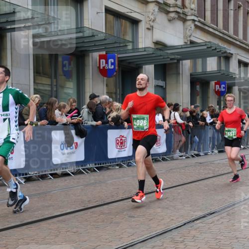 13.09.2026 - 21. swb-Marathon Bremen Strokosch-Dieckow http://msf.ph/oto/10388994 13.09.2026 12:59:08 Ziel 466, 658, 862, 1248, 1751, 1800, 1993, 2651, 3251, 4096, 4964, 5316, 5828, 8383, 9533, 1118, 1508, 1576, 3584, 3624, 3688, 4399, 4847, 6991, 8065, 8994, 9120, 9329 meine-sportfotos.de