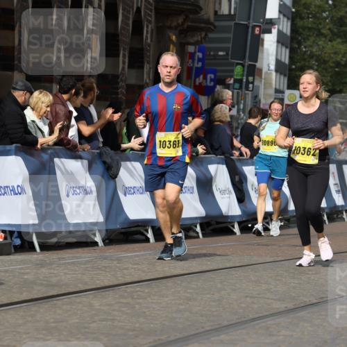 13.09.2026 - 21. swb-Marathon Bremen Strokosch-Dieckow http://msf.ph/oto/10388995 13.09.2026 11:10:25 Ziel 10299, 10435, 10751, 10963, 11119, 11441, 11732, 11933, 12117, 12207, 12293, 10002, 10247, 10422, 10719, 10768, 10791, 11283, 11298, 11300, 11309, 11583, 11736, 11982, 12183, 12227, 12454 meine-sportfotos.de